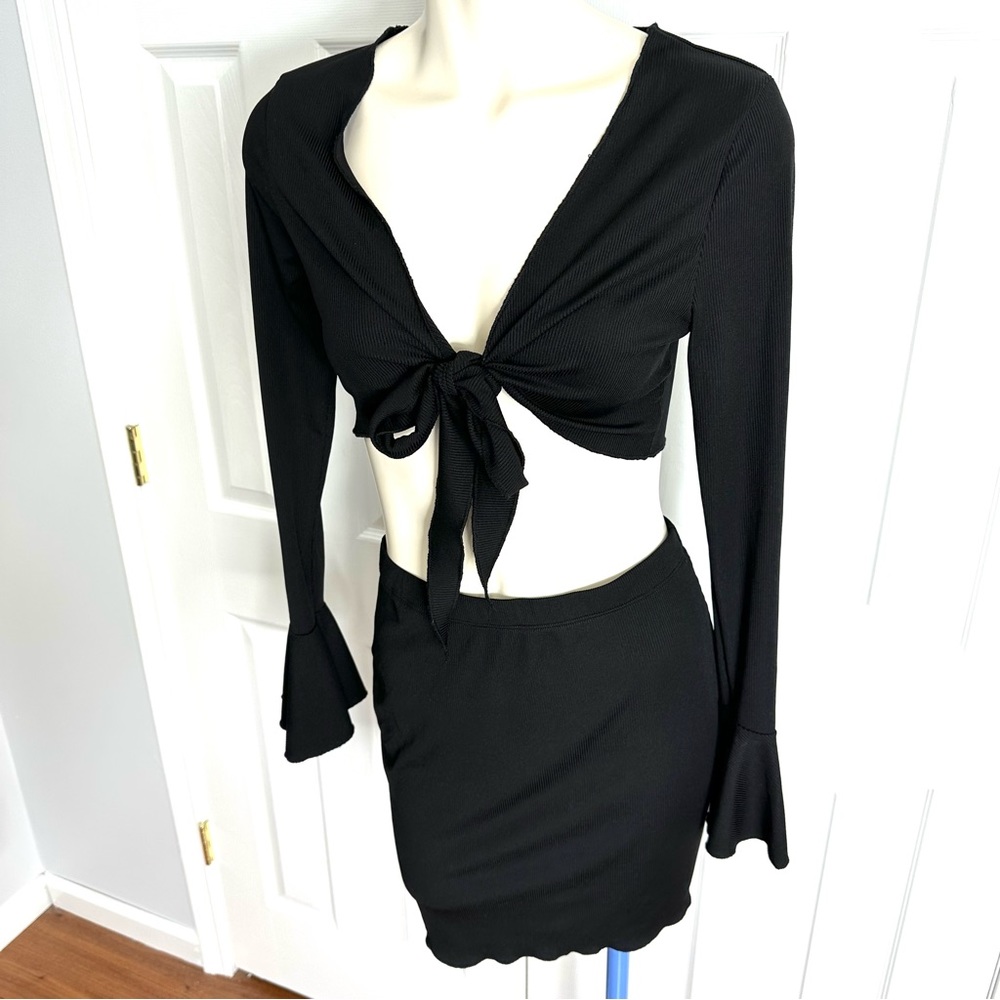 2 PC matching set SOLID BLACK MINI SKIRT and MATCHING TIE FRONT CROPPED TOP M